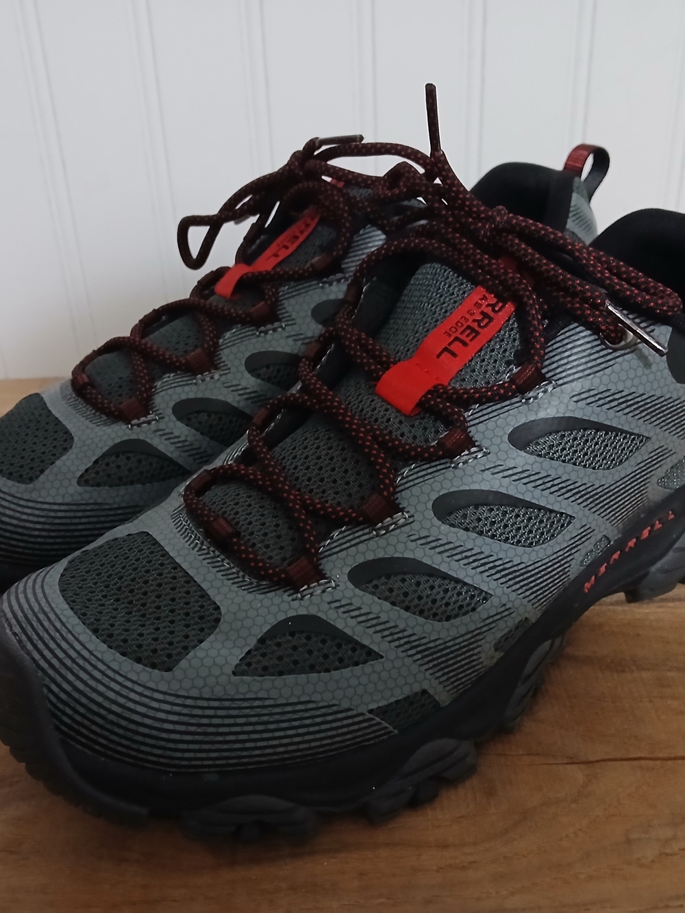 Merrell Men's Grey Trail Running Shoes with Red Accents - Picture 2 of 9